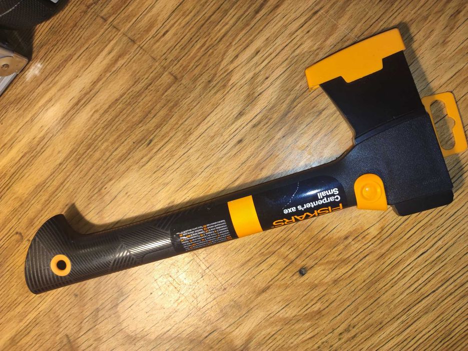 Siekiera Fiskars carpenter's axe small