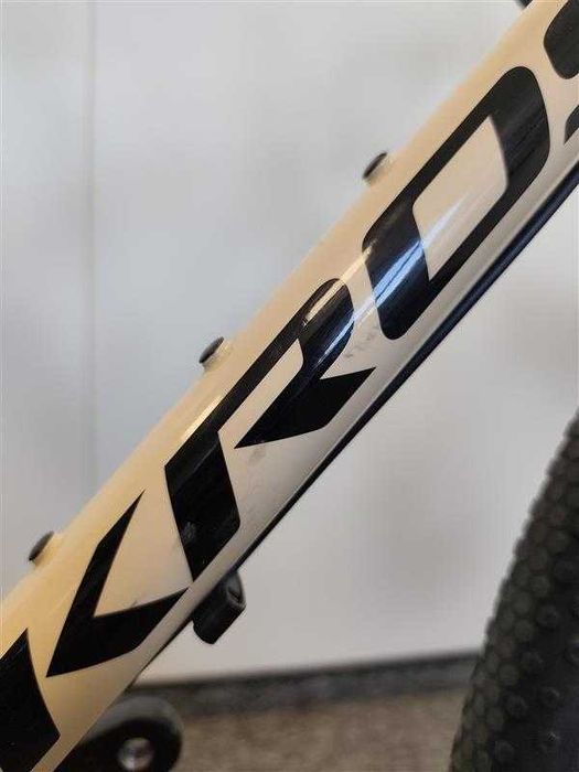 Rower gravelowy KROSS ESKER 4.0 Beżowy OUTLET
