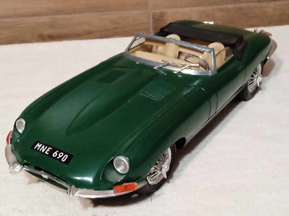 model Jaguar XK.E Polistil 1/16