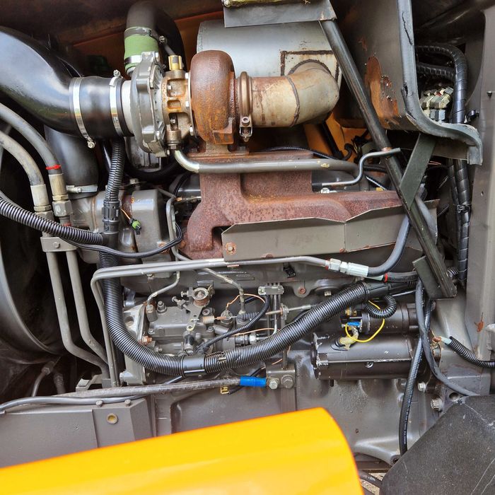 Renault Ares 550 nie Massey Ferguson