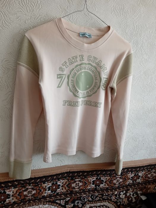 Продам кофту хбдля дівчинки44 46р