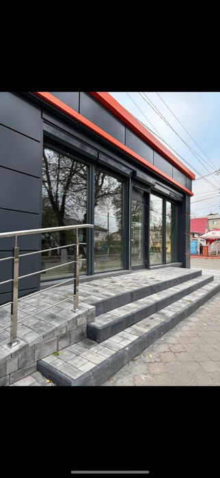 Здається у оренду просторий магазин у відмінній локації. 180 кв.м