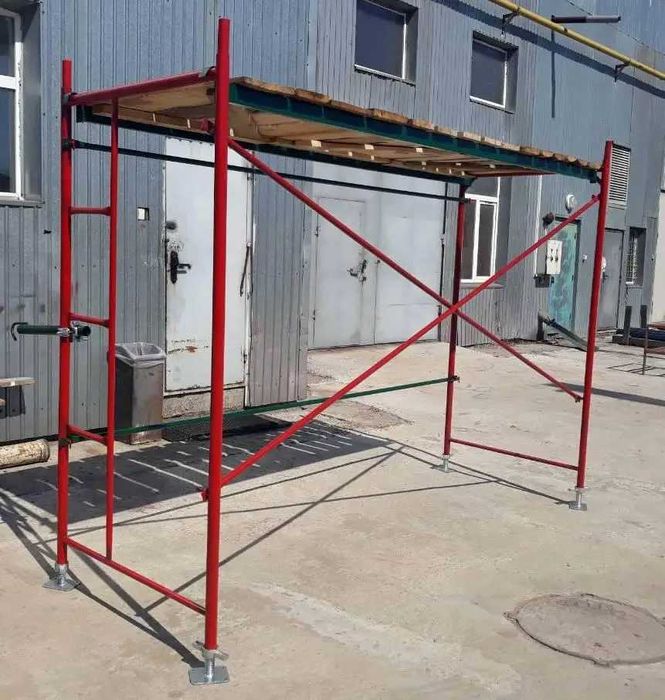 Будівельні риштування. Леса строительные. Вишка тура. Ліса. Риштовка.