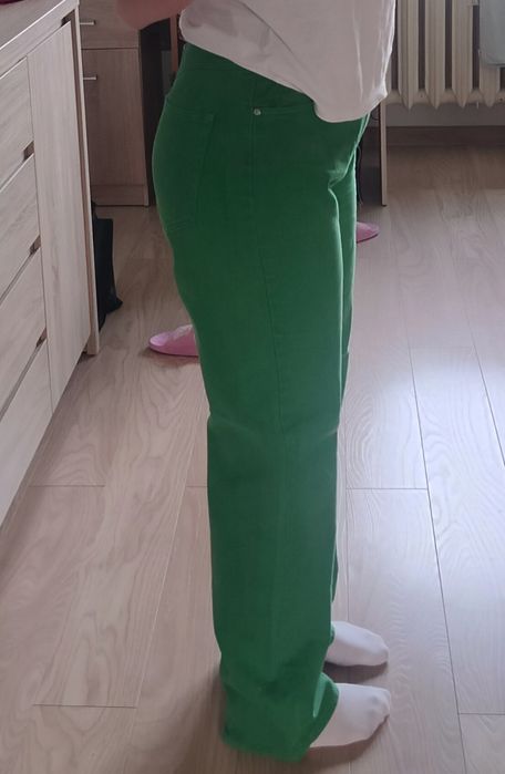 Zielone spodnie jeansowe damskie