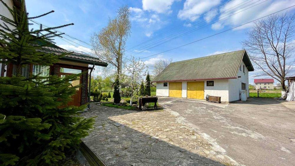 Житловий Будинок з діючим Магазином.