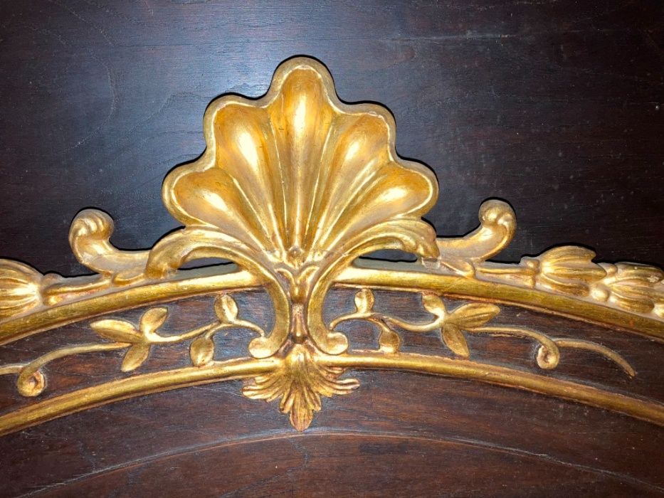 Cama clássica antiga