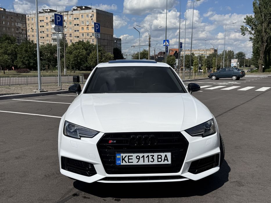 Audi a4 b9 2.0 s-line