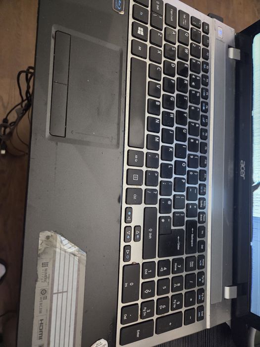 Sprzedam Laptopa ze zbita Matrycą Acer najprawdopodobniej i7 gen 3.