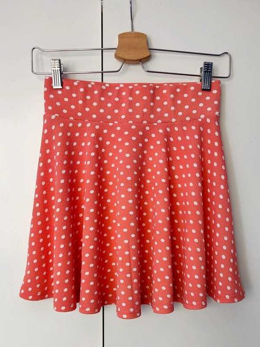 Pomarańczowa spódniczka w kropki Sinsay