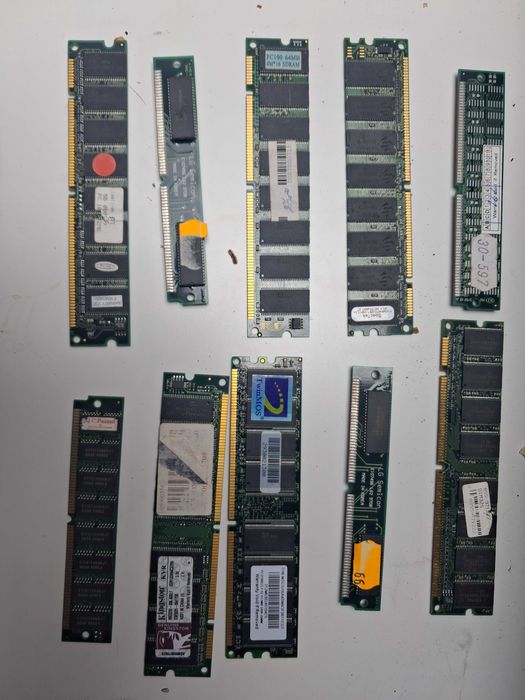 Varias memorias RAM
