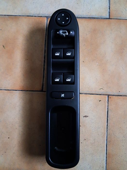 Painel botoes porta Peugeot ou Citroen