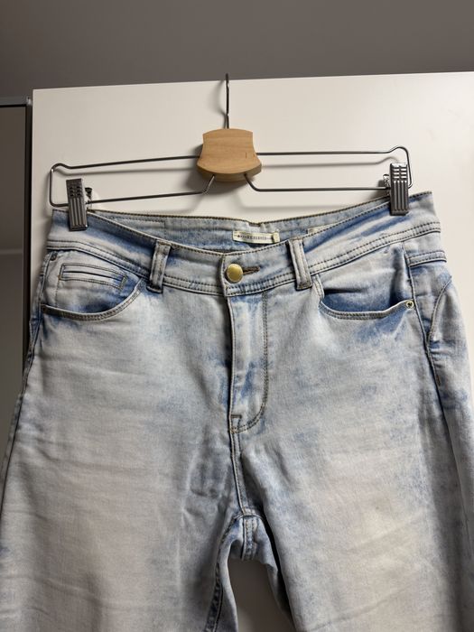 Niebieskie jeansy Reserved