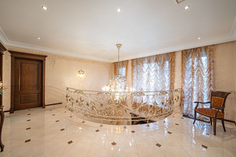 Продаётся VIP дом Киев 18 километров от Крещатика