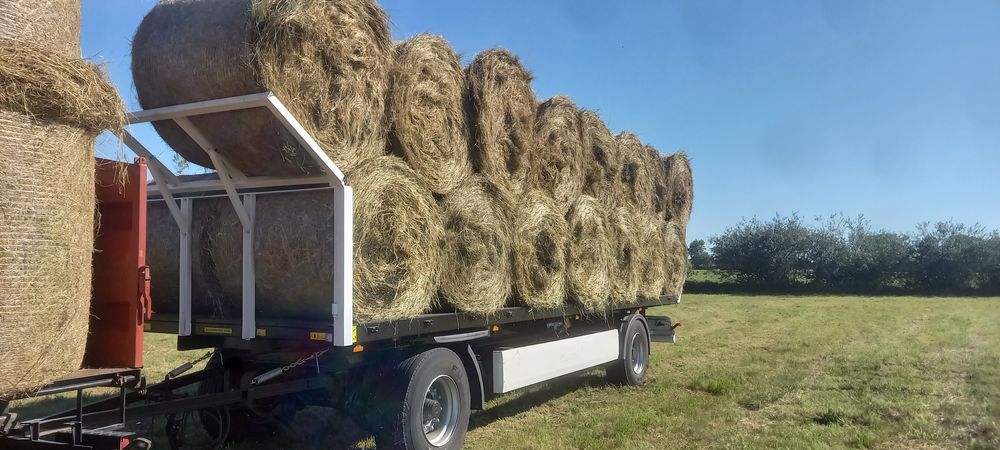 Przyczepa do bel lub skrzyniopalet