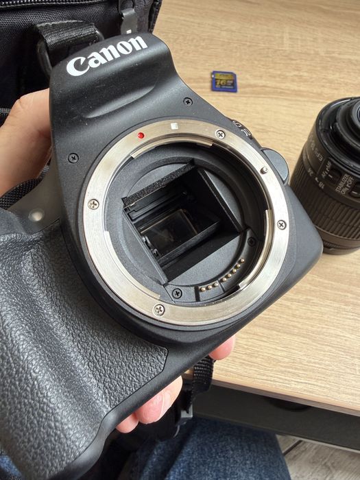Canon EOS 1300D з об'єктивом 18-55