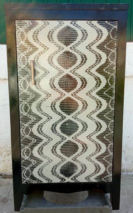 Móvel dispenseiro de cozinha restaurado e pintado com pintura de autor