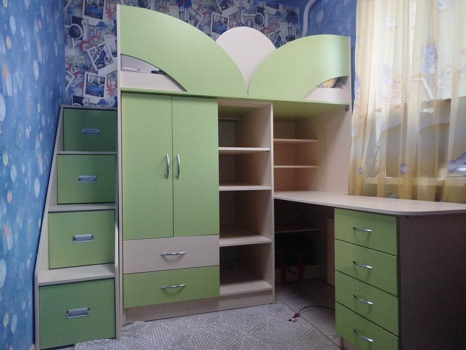 Продам кровать чердак .
