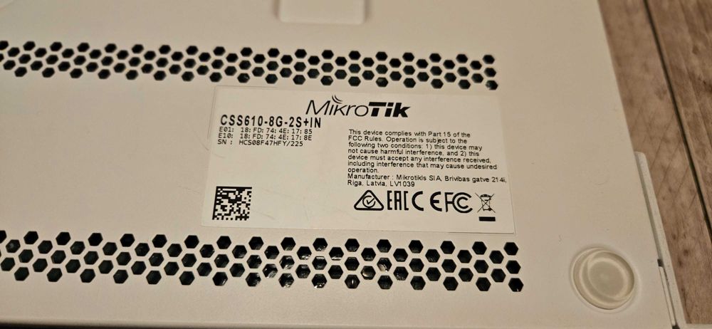 Switch Mikrotik CSS610‑8G‑2S+IN