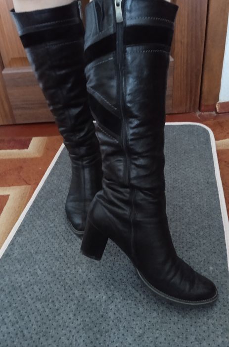 Продам жіночі зимові чоботи