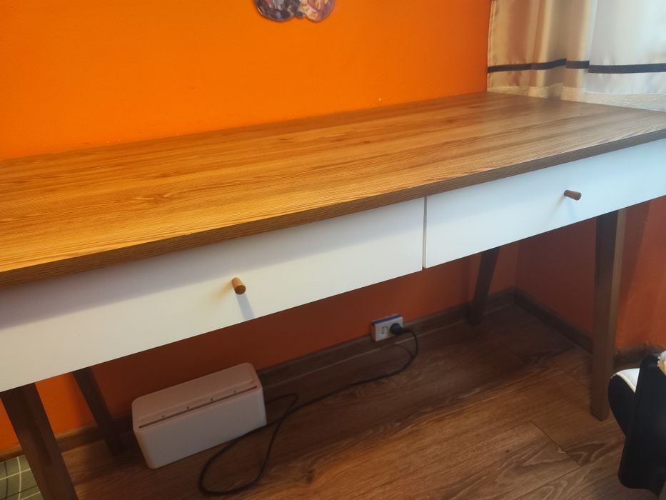 Biurko Heda biało-brązowe z szufladami - Agata