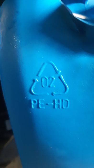 Канистры пластиковые, ведра металлические, кубы, бочки