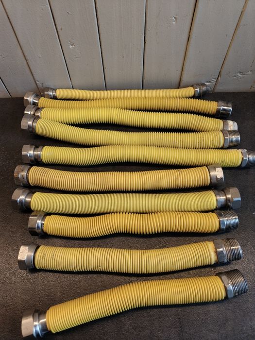 Węże przyłączeniowe do gazu.