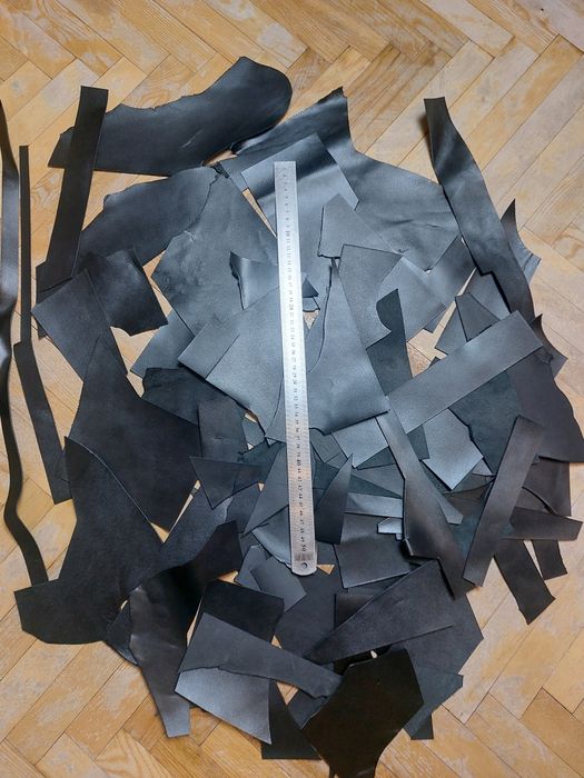 Натуральна чорна шкіра капрі