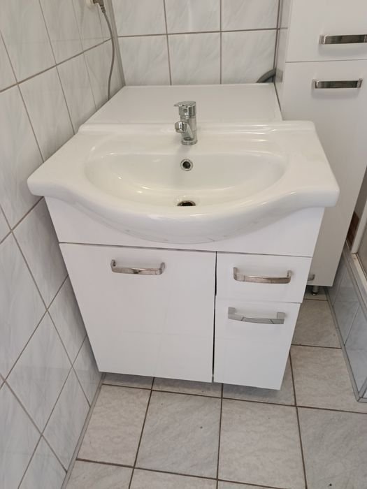 Meble łazienkowe zestaw z umywalką słupek