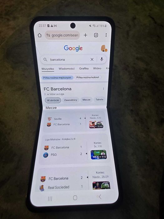 Samsung Galaxy Z Flip4 8/256 GB – stan bardzo dobry – 1250 zł