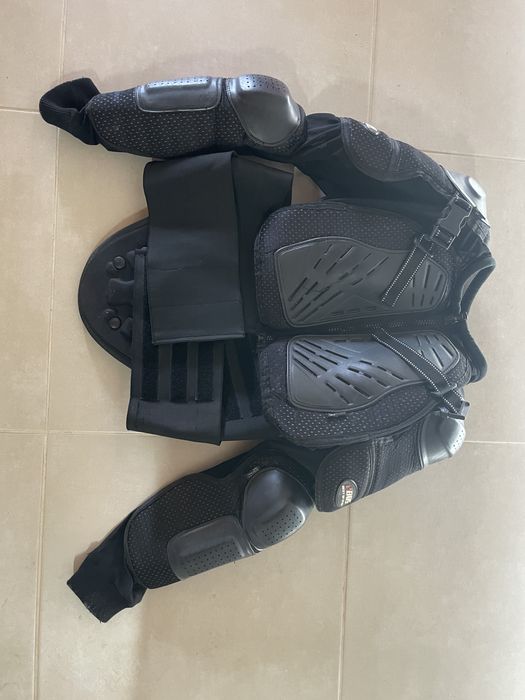 Vendo colete e joelheiras Enduro