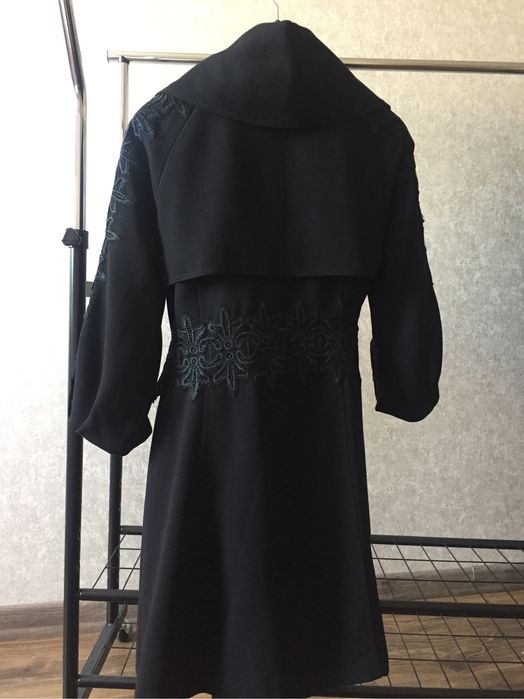 Пальто весна/осень женское с кружевной отделкой