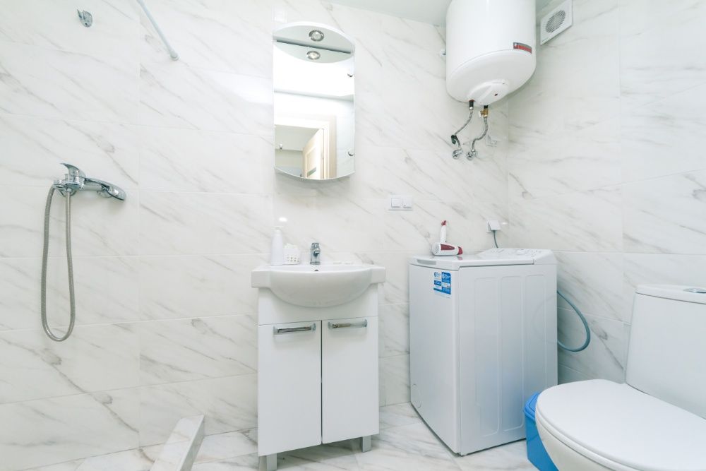 Двухкомнатная квартира посуточно , рядом посольство США