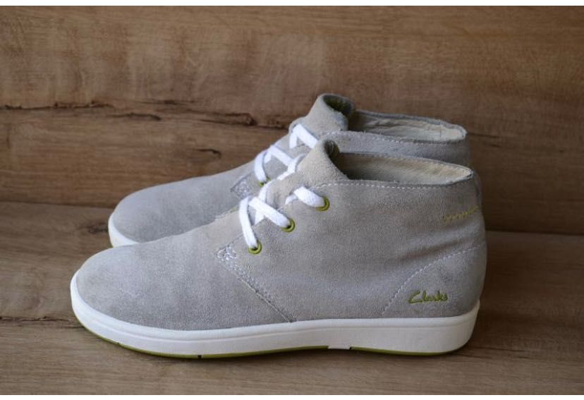 Сірі замшеві черевики