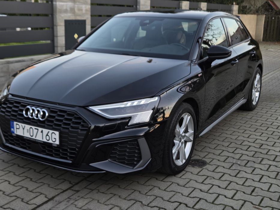 Audi A3 8Y 2022r 2.0d S-line Matrix