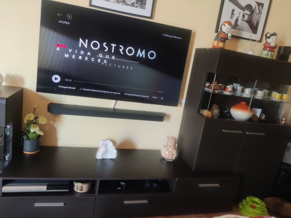 Móvel de TV encastrado ,com móvel de arrumação