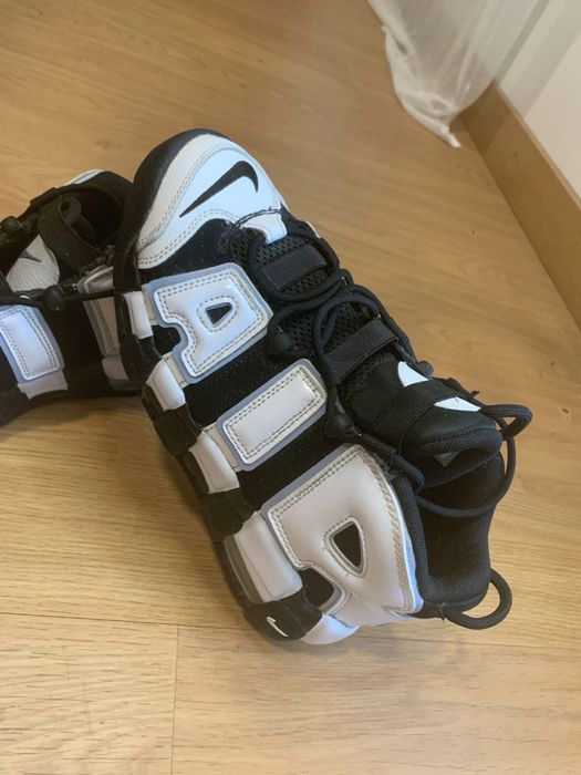 Tenis Nike branco e preto