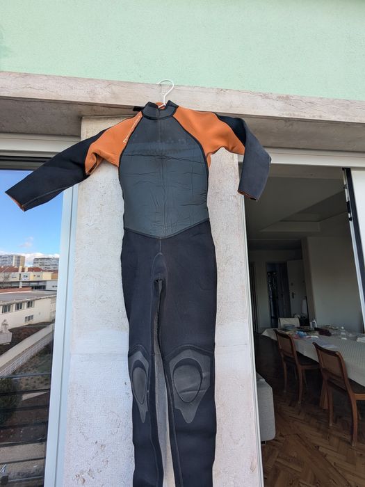 Fato neoprene 8 anos em bom estado