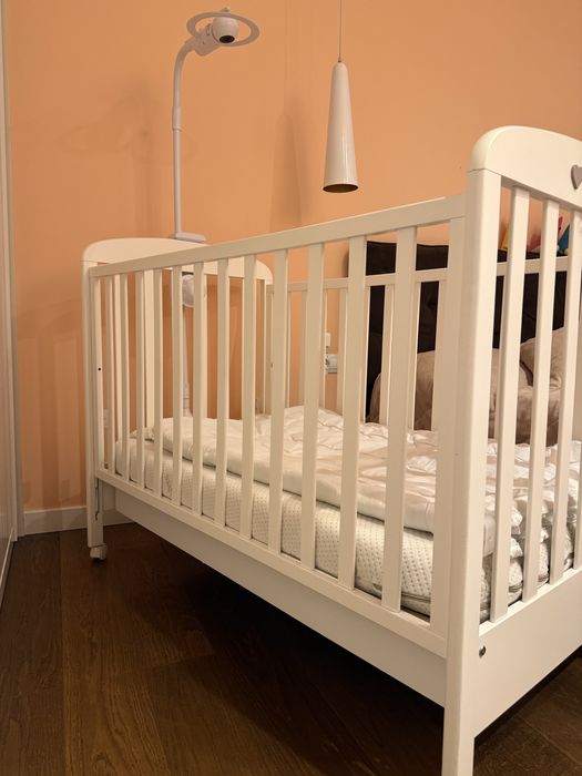 Кроватка та комод з вбудованою ваной