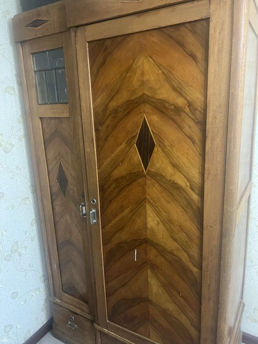 Продам вешалку в прихожую и еще разную  мнбель недорого