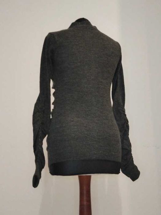 Sweter ozdobny modny rozmiar S grafitowy z guzikami