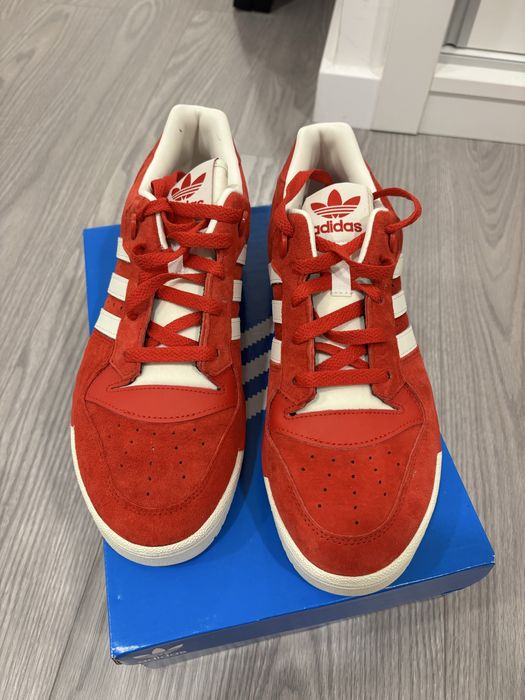 Sapatilhas adidas red rivalry low