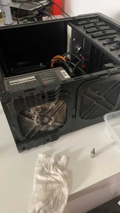 Serviço de montagem, limpeza e reparação de pcs, consolas e telemóveis