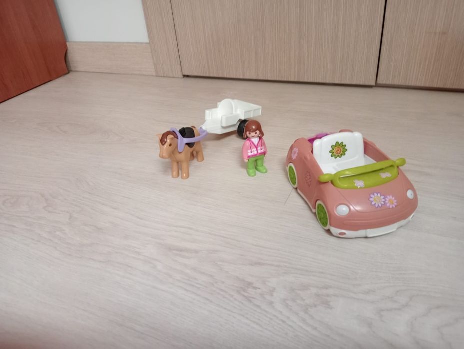 Carro e boneca para brincar