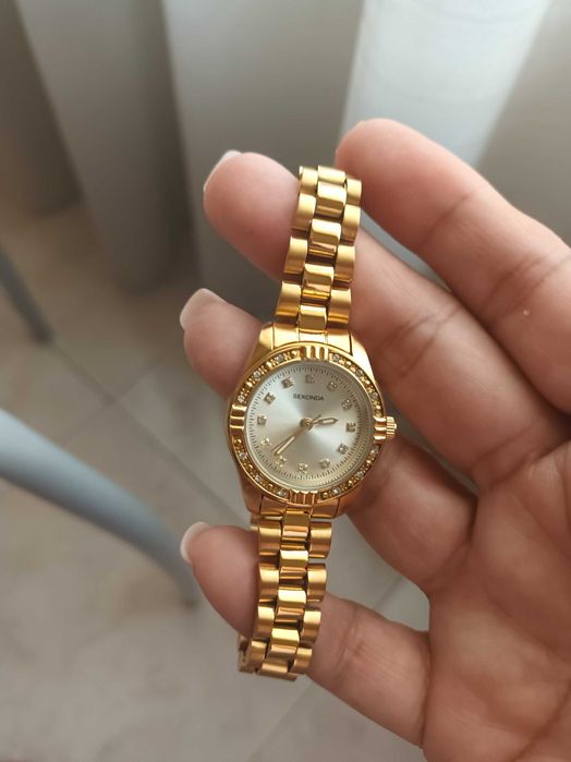 Relógio de senhora,novo,nunca usado,marca Sekonda totalmente em aço
