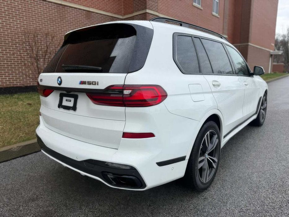 BMW X7      2020