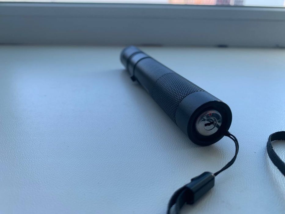 Потужна лазерна указка