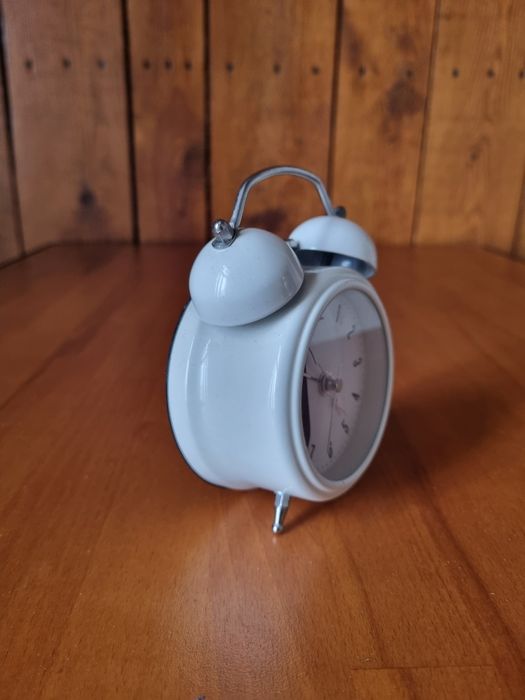 Biały budzik * Ikea