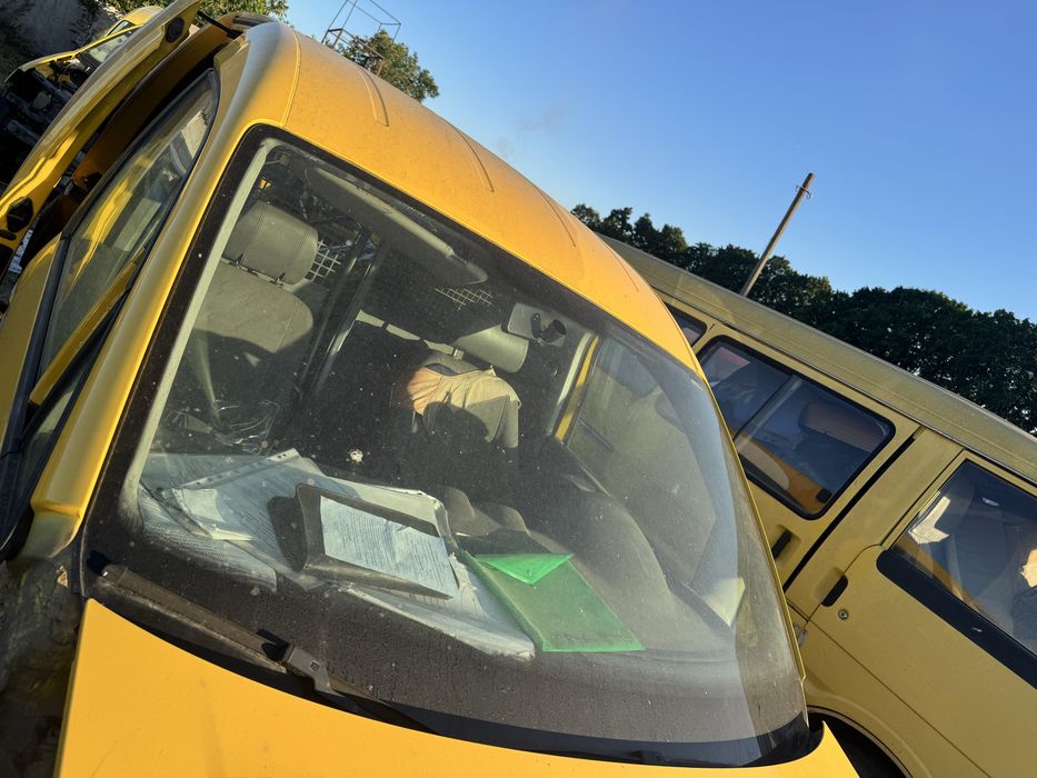 Лобове скло Volkswagen Caddy 2008 р. оригінал шрот