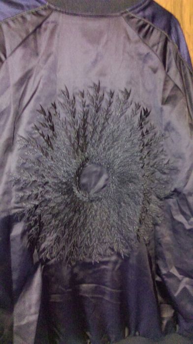 H&M р.56-58 на спине вышивка куртка из атласа