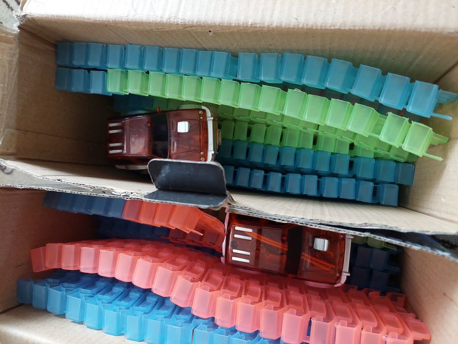 Продам 2 дитячих трека Magic tracks за 400гр.